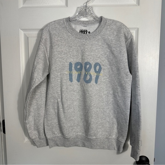 Taylor Swift 1989 "Taylor's Version" Spotify Limited Edition sweatshirt, small - Picture 1 of 6